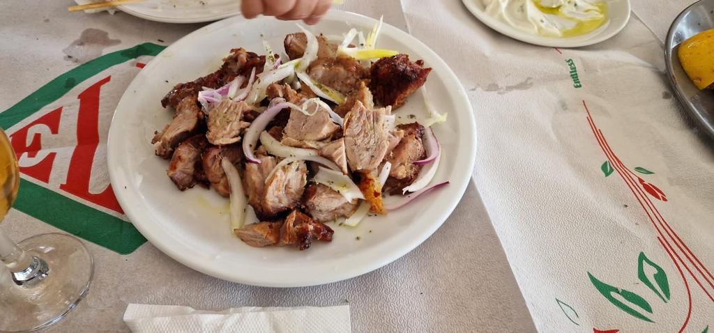 Restauracja Sotiri w Albanii – lokalne smaki, które pokochasz!