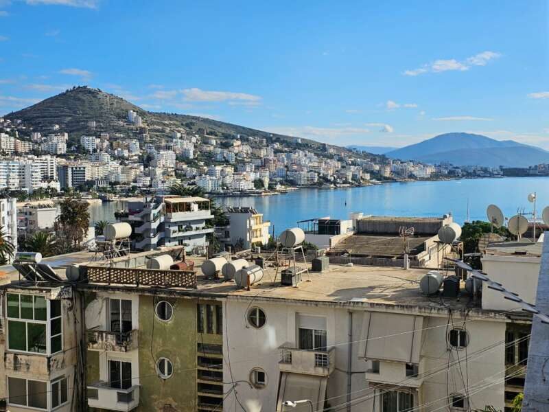 Apartament 2+2 Centrum Sarandy Nr.Ref.RW048