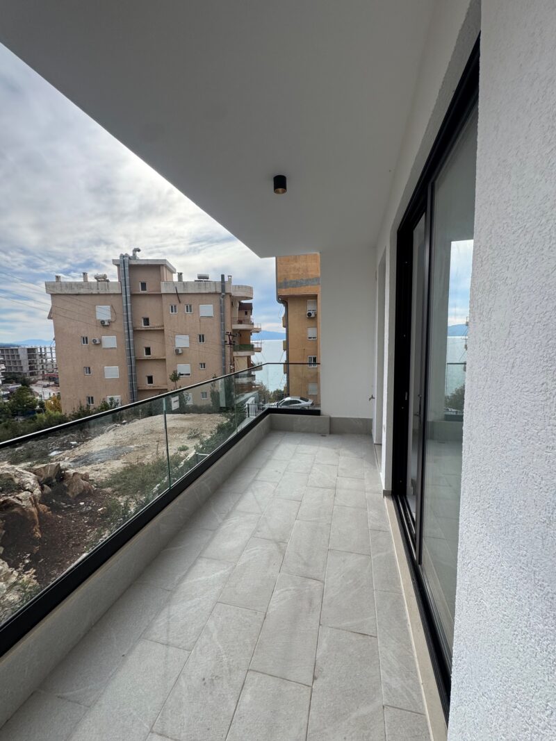 Apartament na sprzedaż Saranda 70,26 m² + balkony | 1 sypialnia | częściowy widok na morze | 80 m od morza | wykończony pod klucz | rynek pierwotny