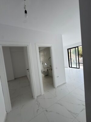 Apartament na sprzedaż Saranda 70,26 m² + balkony | 1 sypialnia | częściowy widok na morze | 80 m od morza | wykończony pod klucz | rynek pierwotny