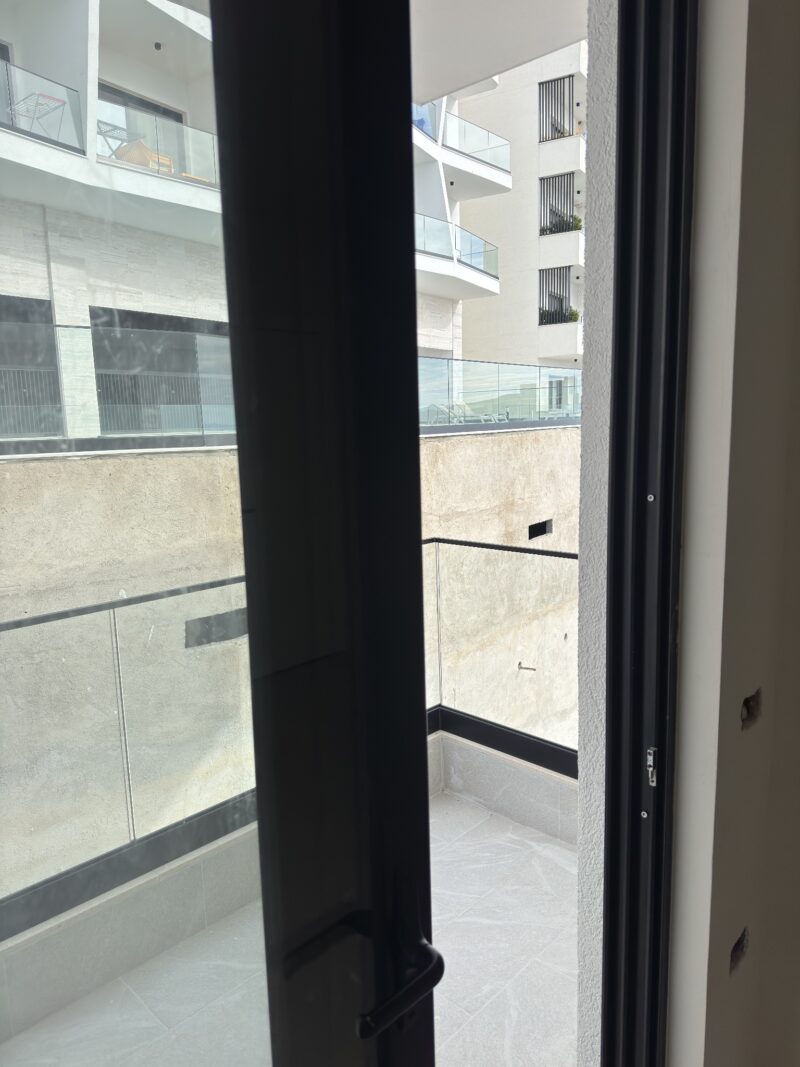 Penthouse na sprzedaż Saranda 128,34 m² + balkony | 2 sypialnie | widok na morze | 80 m od morza | wykończony pod klucz | rynek pierwotny
