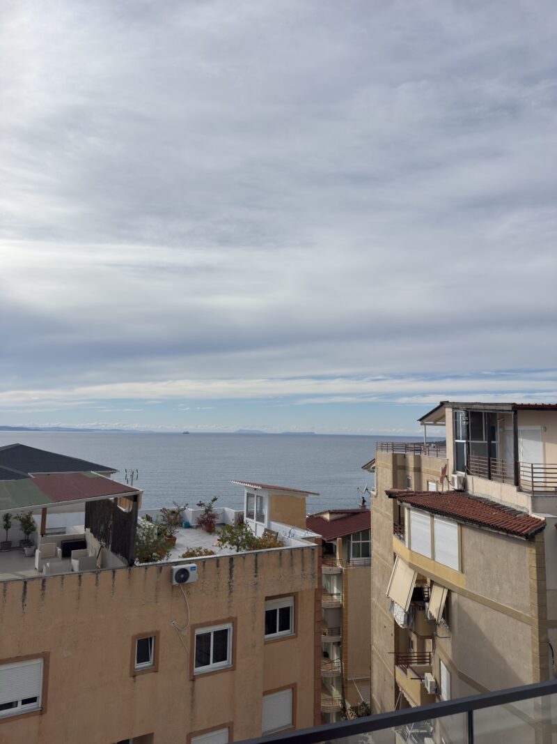 Penthouse na sprzedaż Saranda 128,34 m² + balkony | 2 sypialnie | widok na morze | 80 m od morza | wykończony pod klucz | rynek pierwotny