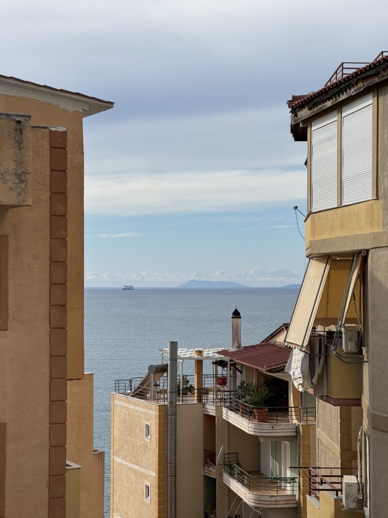 Apartament na sprzedaż Saranda 53,18 m² + balkony | 1 sypialnia | częściowy widok na morze | 80 m od morza | wykończony pod klucz | rynek pierwotny
