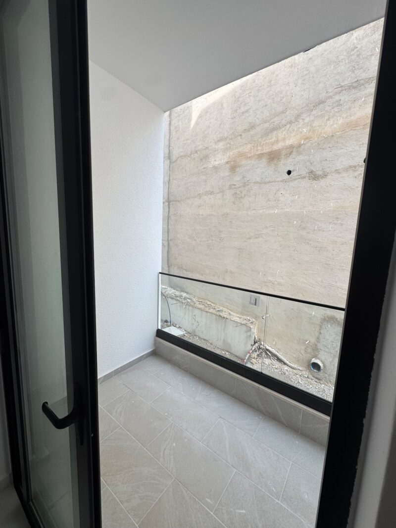 Apartament na sprzedaż Saranda 70,85 m² + balkony | 1 sypialnia | częściowy widok na morze | 80 m od morza | wykończony pod klucz | rynek pierwotny